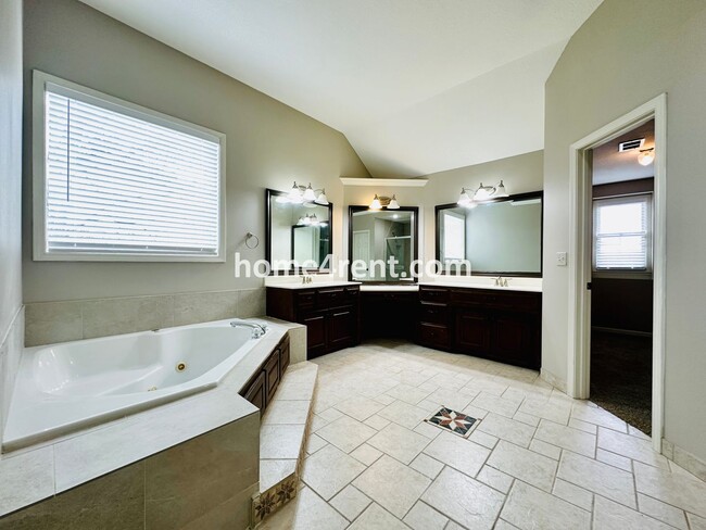 Building Photo - Beautiful Overland Park Home in Blue Valle...