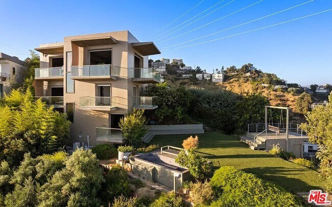Building Photo - 1600 Viewmont Dr