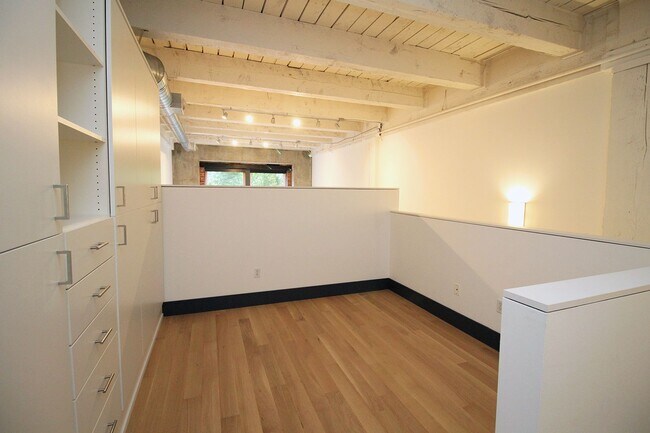 Building Photo - 416 NW 13th Ave