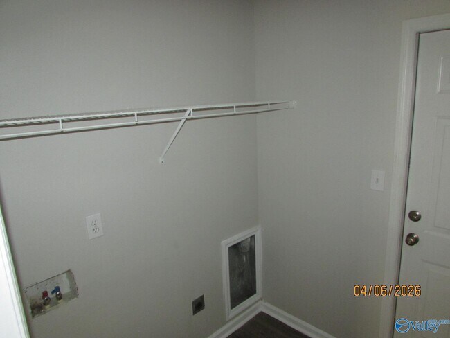 Building Photo - 226 Shadow Ct SW