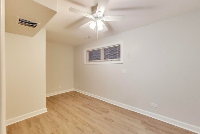 Building Photo - 1422 W Lexington St
