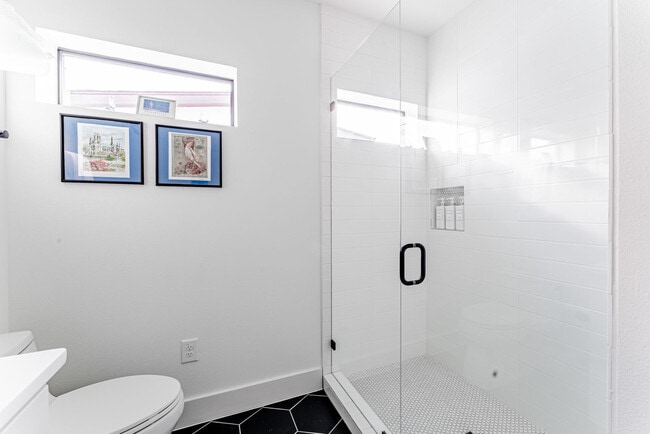 Building Photo - 1128 Chicon St