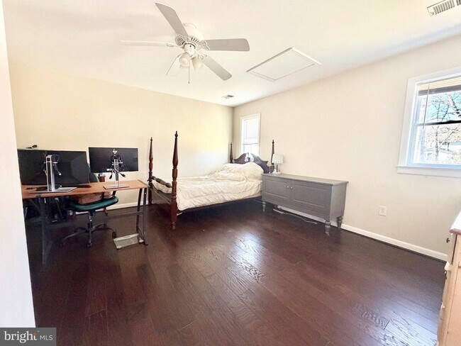 Building Photo - 13612 Lindendale Rd