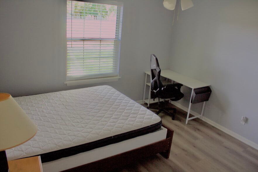 Bedroom - 5326 Whiteway Dr