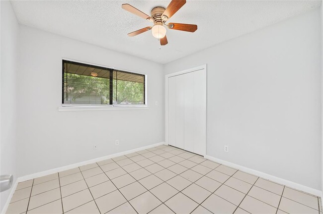 Building Photo - 5502 Salem Walk Dr