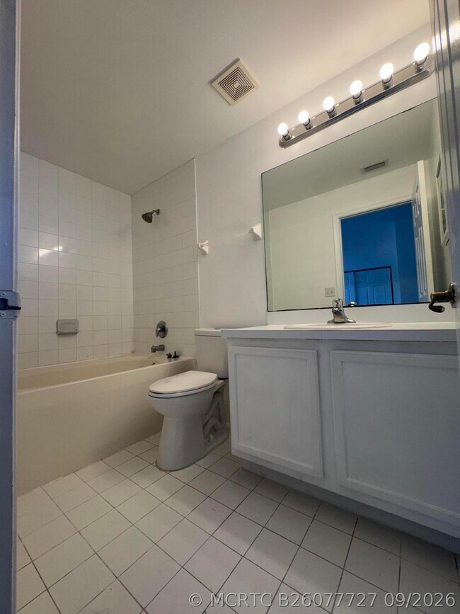 Building Photo - 1117 Colonial Palms Way