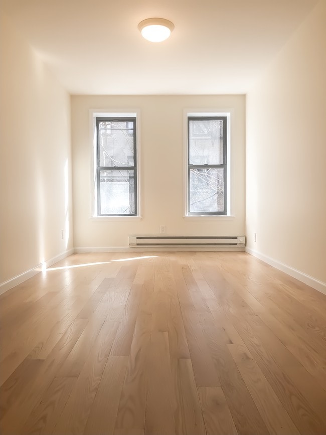 Primary Photo - 281 Mott St
