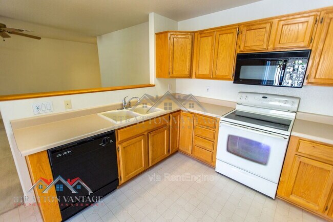 Building Photo - 10864 E Lindner Ave