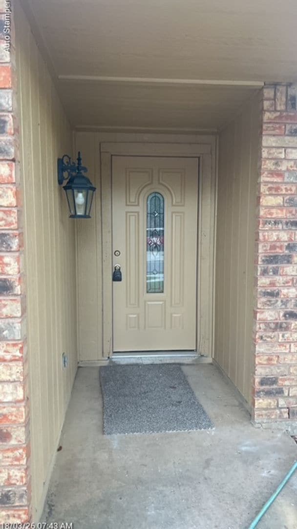 Building Photo - 609 Live Oak Dr