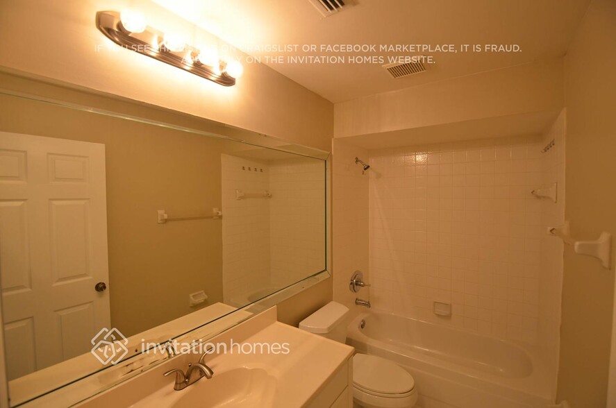 Building Photo - 5550 NW 49th Ave