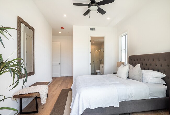 Building Photo - 724 13th St