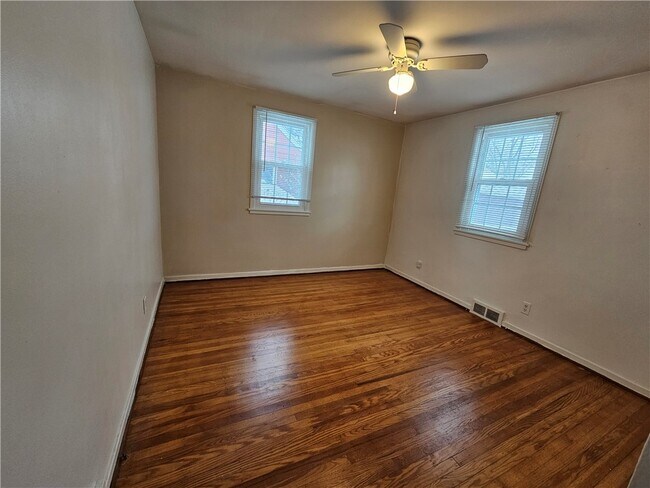 Building Photo - 940 S Grosvenor Rd