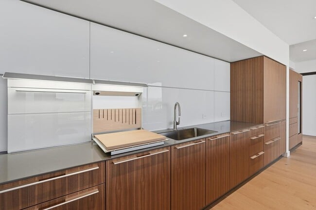 Building Photo - 4849 N Camelback Rdg Dr