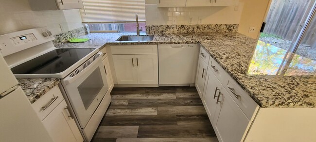 Building Photo - Remodeled Large 4 Bedroom 2 Bath Condo  in...