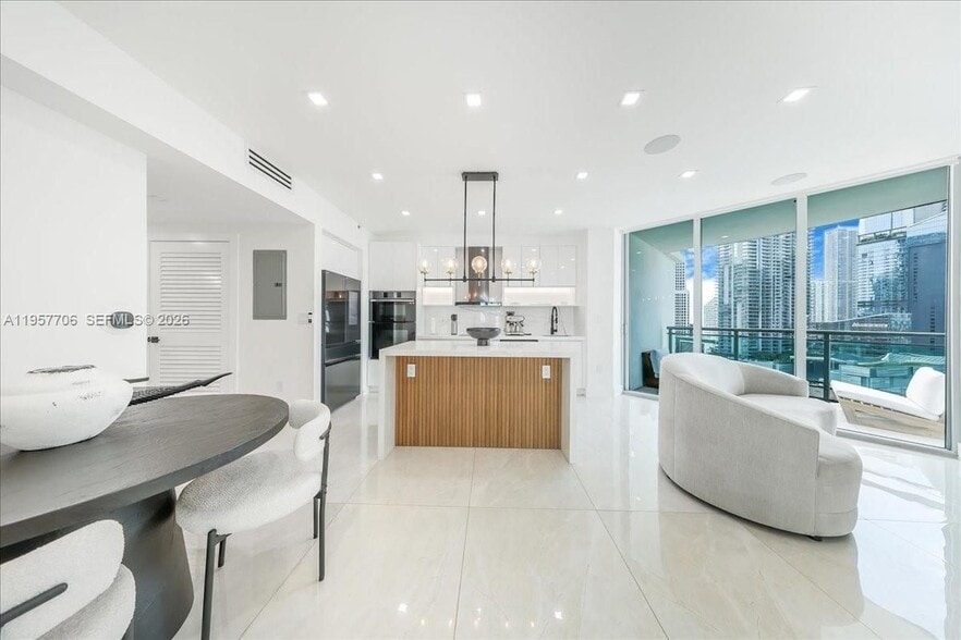 Building Photo - 350 S Miami Ave