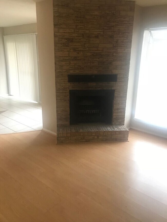 Building Photo - 2834-2836 Forest Bend