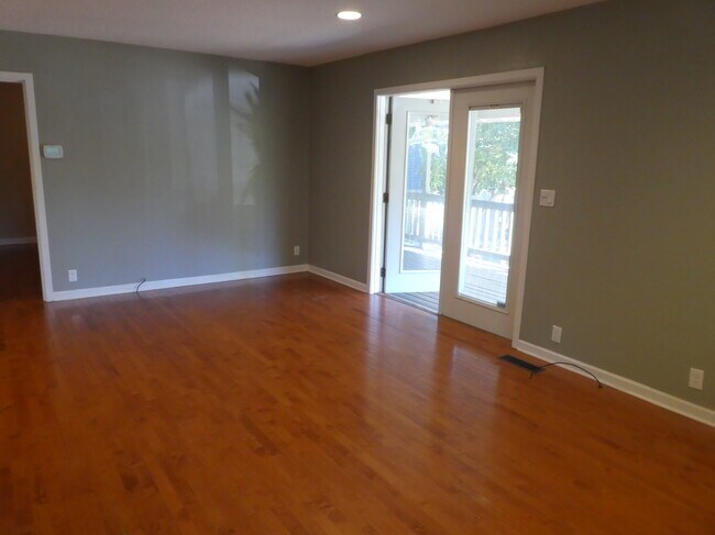 Building Photo - 1420 Dollar St