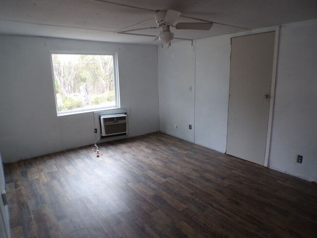 Building Photo - Mobile Home