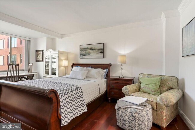 Building Photo - 1121 Arlington Blvd