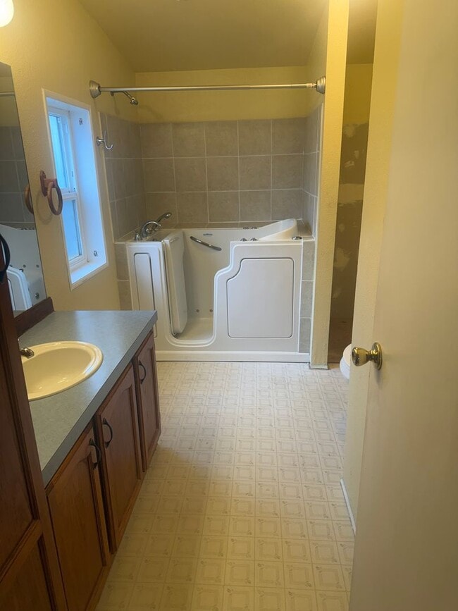 Building Photo - Mount Vernon 3 Bedroom