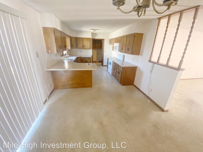 Building Photo - 523 W Jewell St