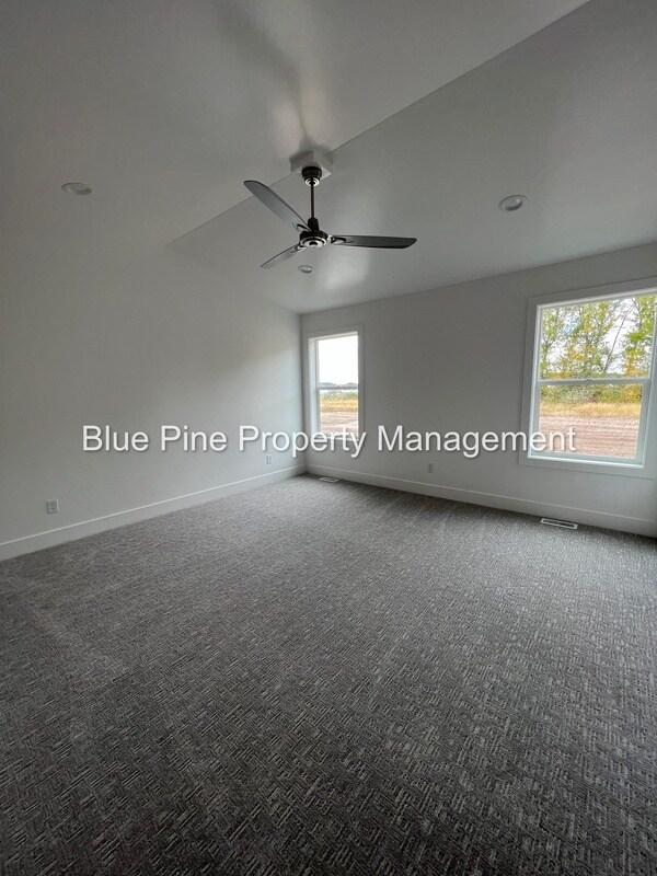 Building Photo - 4211 N Ventura Ave