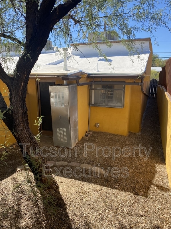 Building Photo - 837 S 8th Ave