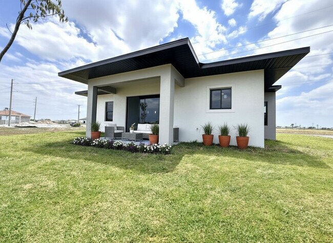 Building Photo - 1247 Kismet Pkwy