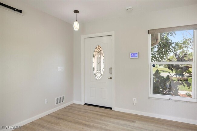Building Photo - 1346 Beacon Dr