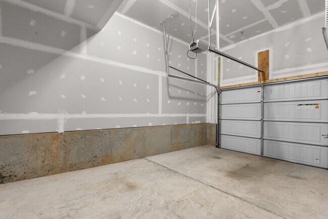 Building Photo - 3 Bed 4.5 Bath - Downtown Crown Townhouse ...