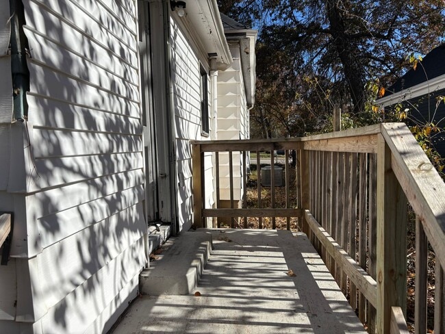 Building Photo - Modern Charm Meets Comfort: Fully Remodeled 3-Bed Home (Ask about our special)