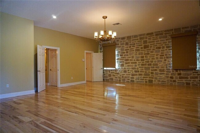 Building Photo - 13258 Commonwealth Ave N