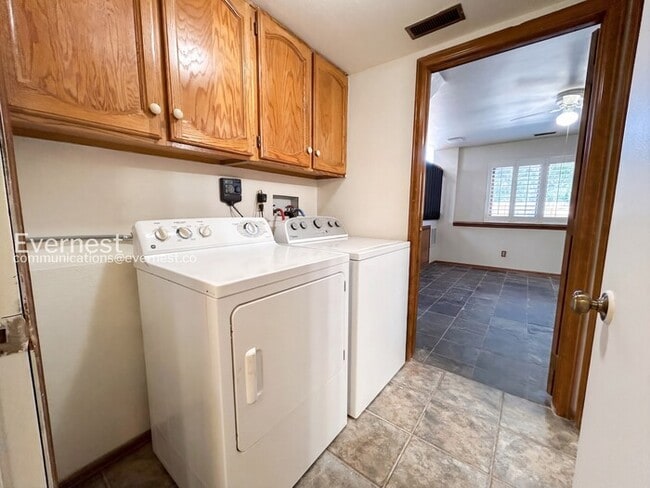 Building Photo - 4035 Thundercloud Dr