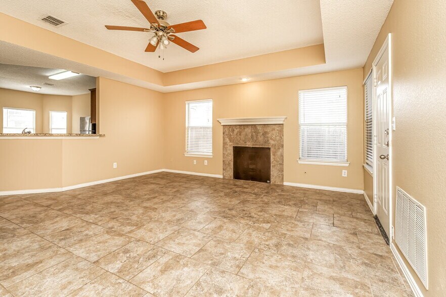 Building Photo - 520 Picketts Dr