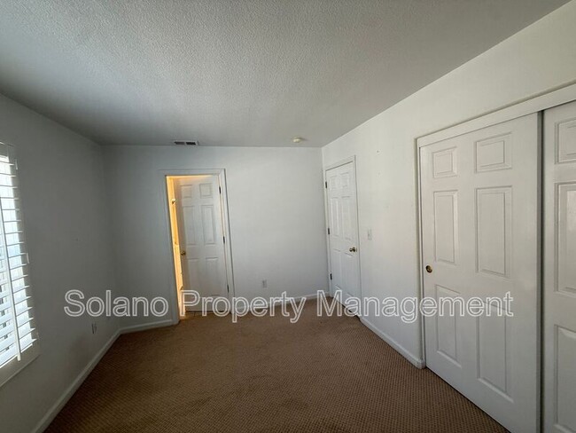 Building Photo - 5130 Tawny Lake Pl