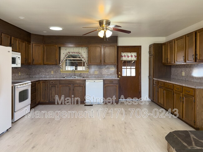 Building Photo - 735 Yellow Hill Rd