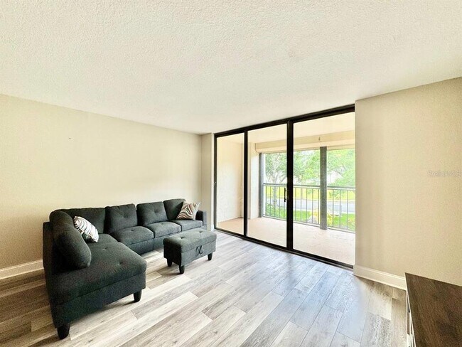 Building Photo - 220 Belleview Blvd