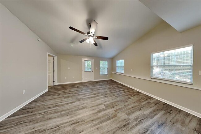 Building Photo - 3929 Lookout Point Dr