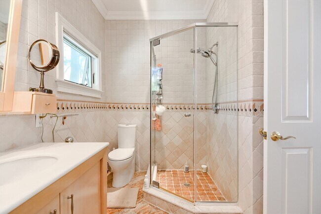 Building Photo - 3 Forest St