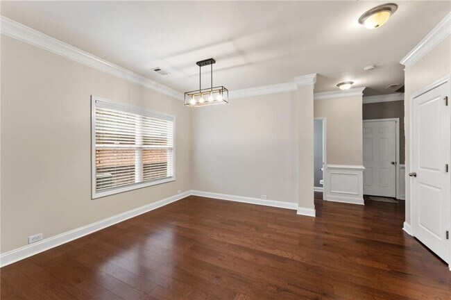 Building Photo - 3803 Manor View