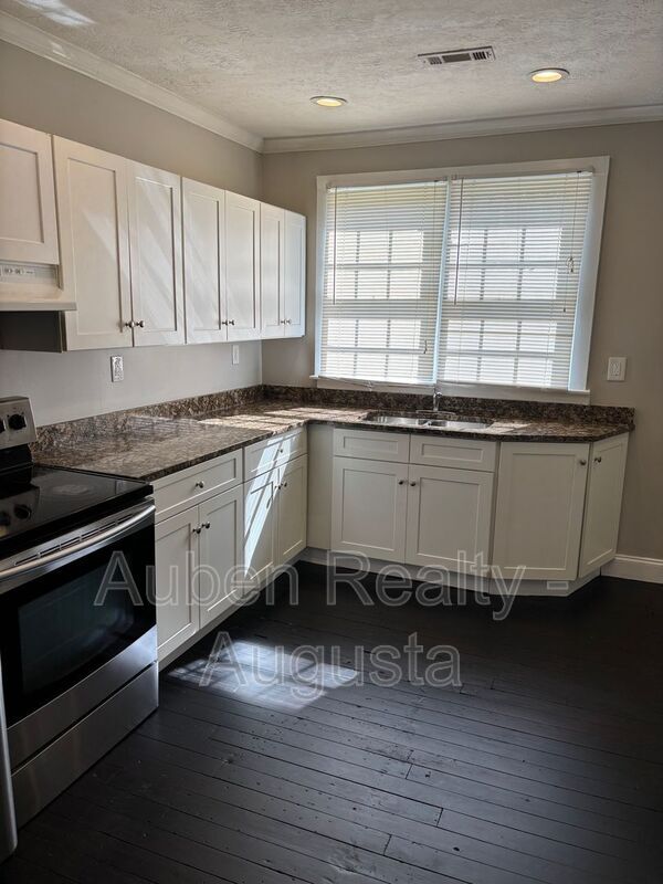 Building Photo - 514 Beaufort Dr