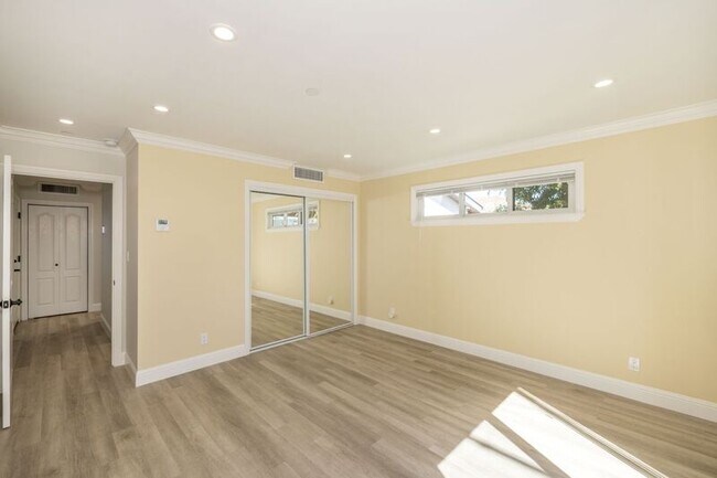 Building Photo - 1009 S Norfolk St