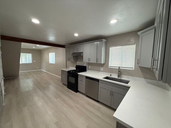 Building Photo - Charming Home in Woodland