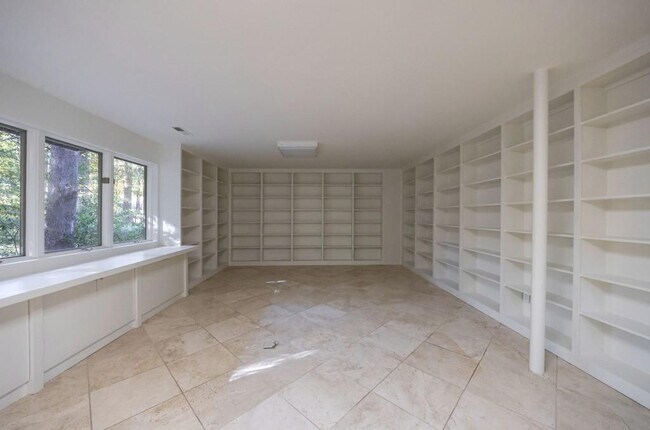 Building Photo - 922 Barton Woods Rd NE