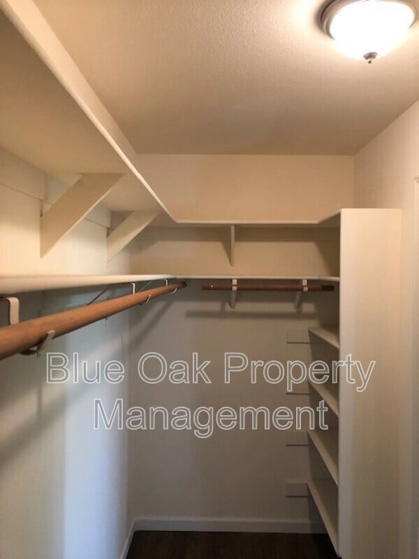 Building Photo - 2158 Robailey Dr