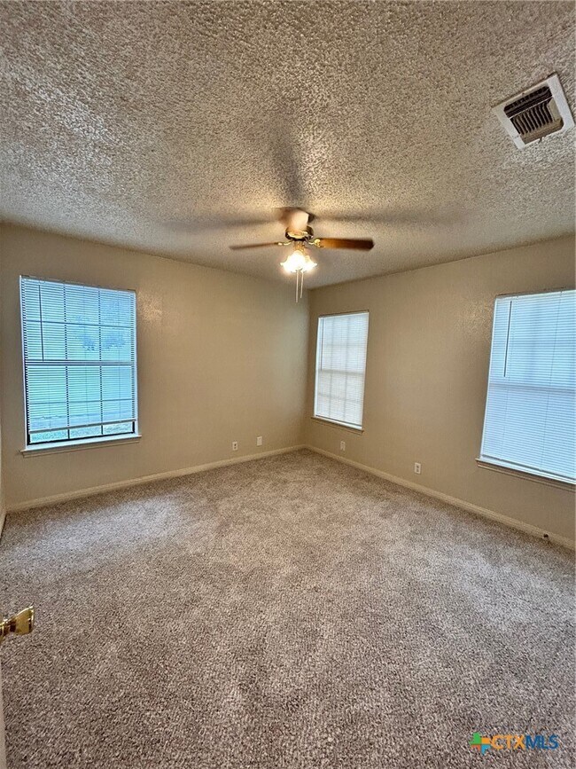 Building Photo - 1303 Alexander St