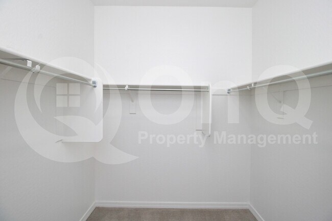 Building Photo - 35733 W Santa Monica Ave