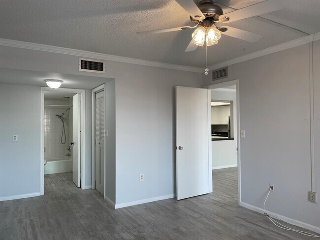 Building Photo - 4900 Brittany Dr S