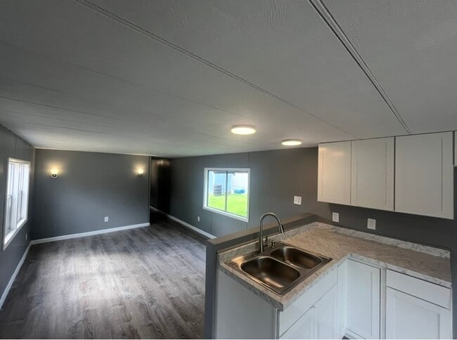 Building Photo - 222 Garlands Private Dr