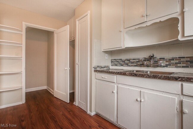 Building Photo - 257 E 250th St